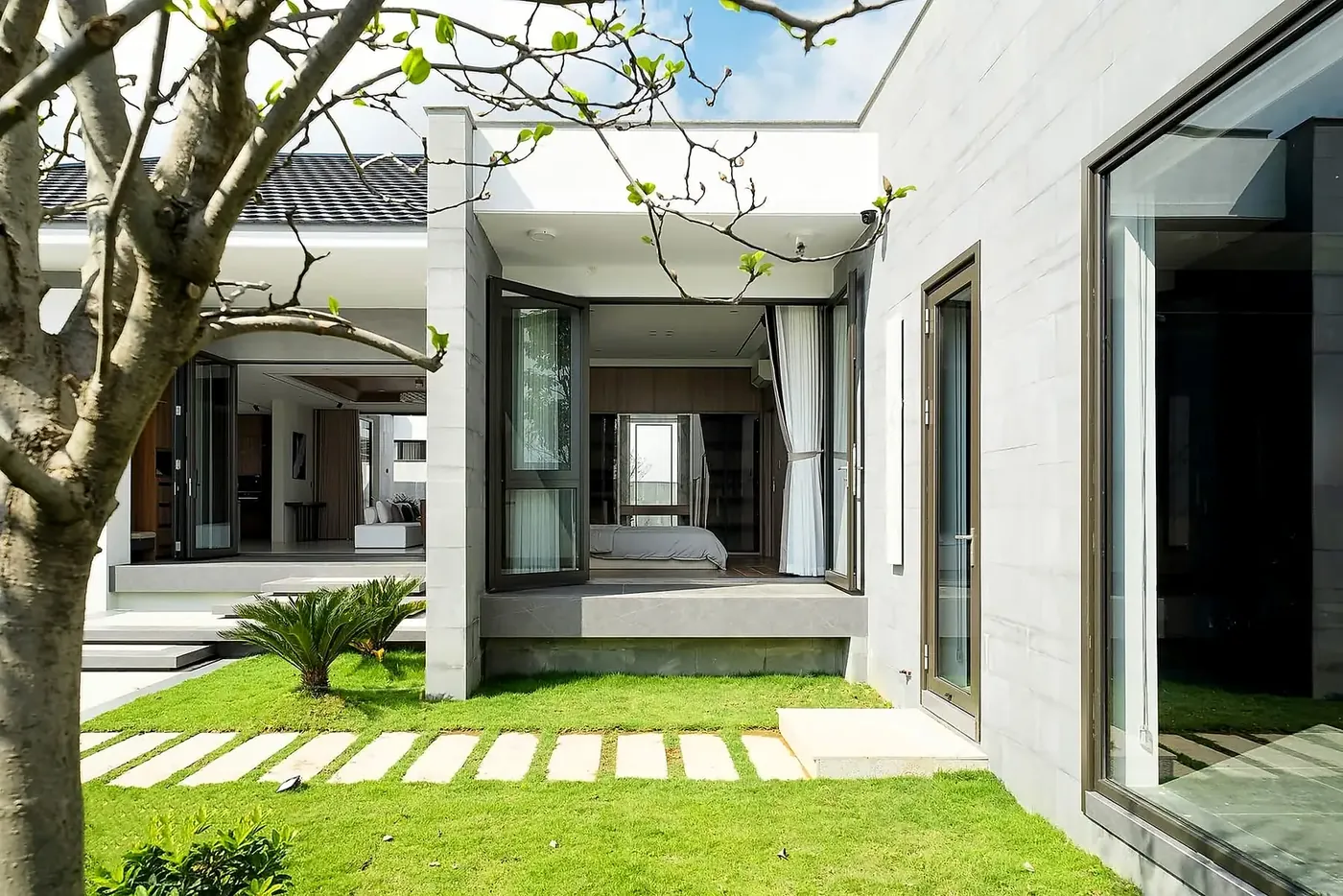 Biệt thự một tầng: sân vườn và mặt tiền