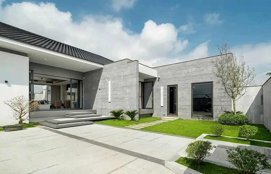Mẫu mái nhật chữ l, sân trong